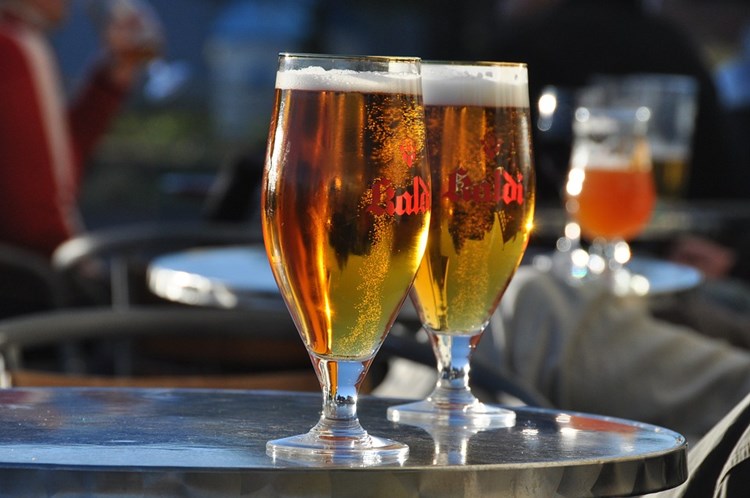 Een biertje voor een soepele tong